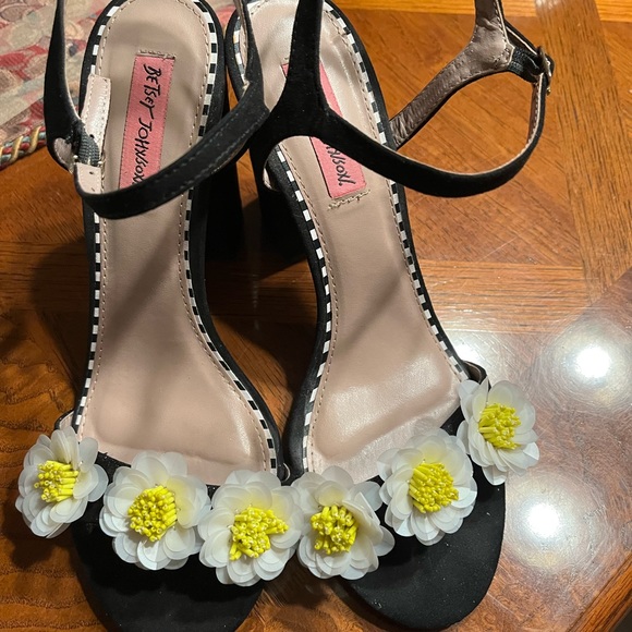 Shoes size 8 with Dress to match size 6 beautiful - Picture 6 of 7